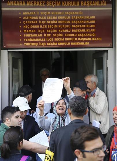 100 bin imza için akın ettiler