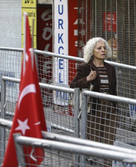 100 bin imza için akın ettiler