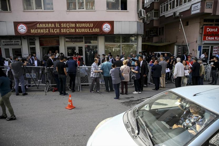 100 bin imza için akın ettiler