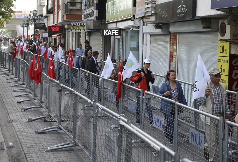 100 bin imza için akın ettiler