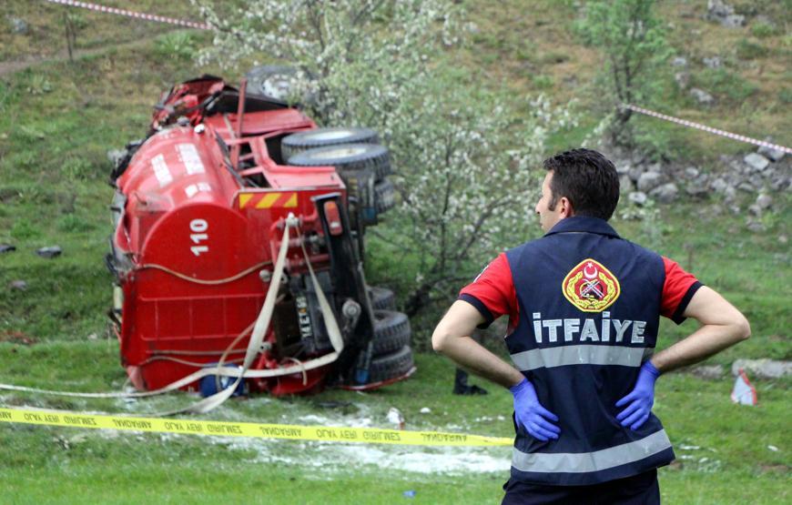 Yangına giden itfaiye aracı uçuruma yuvarlandı: 2 şehit