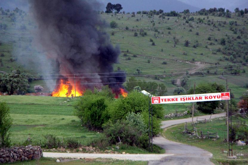 Yangına giden itfaiye aracı uçuruma yuvarlandı: 2 şehit