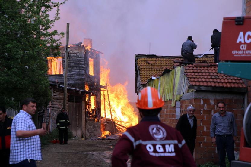 Yangına giden itfaiye aracı uçuruma yuvarlandı: 2 şehit