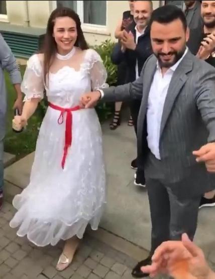 Alişan, Buse Varolu baba evinden davul zurnayla çıkardı