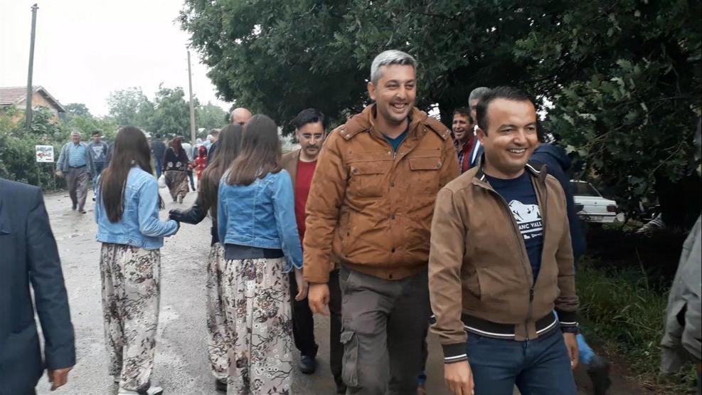 1 kilometrelik Aşıklar Sokağında volta atarak, kendilerine uygun eş adayı aradılar