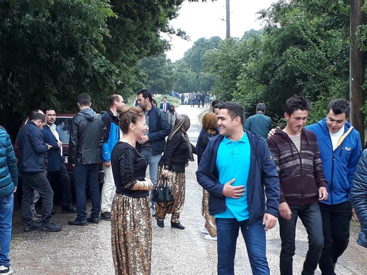 1 kilometrelik Aşıklar Sokağında volta atarak, kendilerine uygun eş adayı aradılar