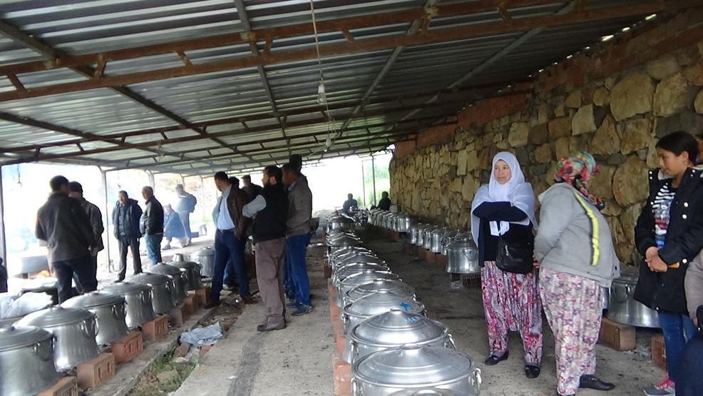1 kilometrelik Aşıklar Sokağında volta atarak, kendilerine uygun eş adayı aradılar