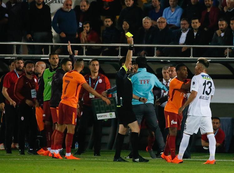 Akhisar-Galatasaray maçında tatsız olay