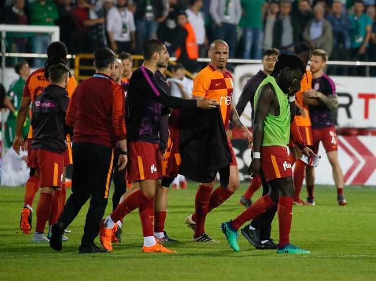 Akhisar-Galatasaray maçında tatsız olay