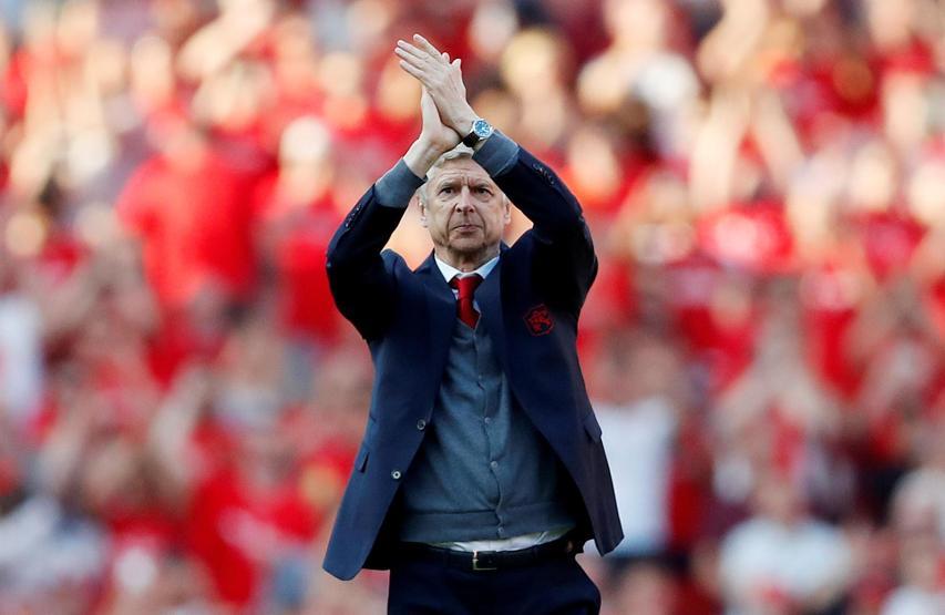 Maç bittiğinde Arsene Wenger kravatını çıkarttı ve...