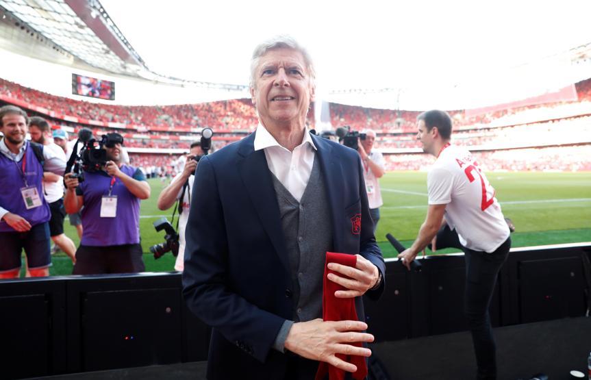 Maç bittiğinde Arsene Wenger kravatını çıkarttı ve...