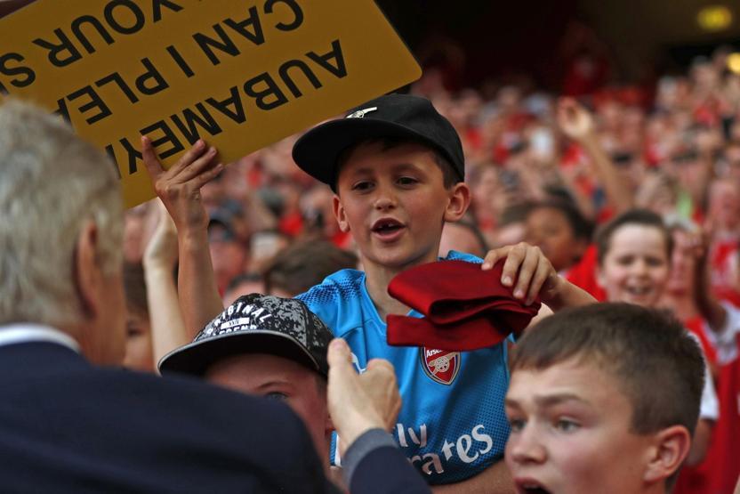 Maç bittiğinde Arsene Wenger kravatını çıkarttı ve...