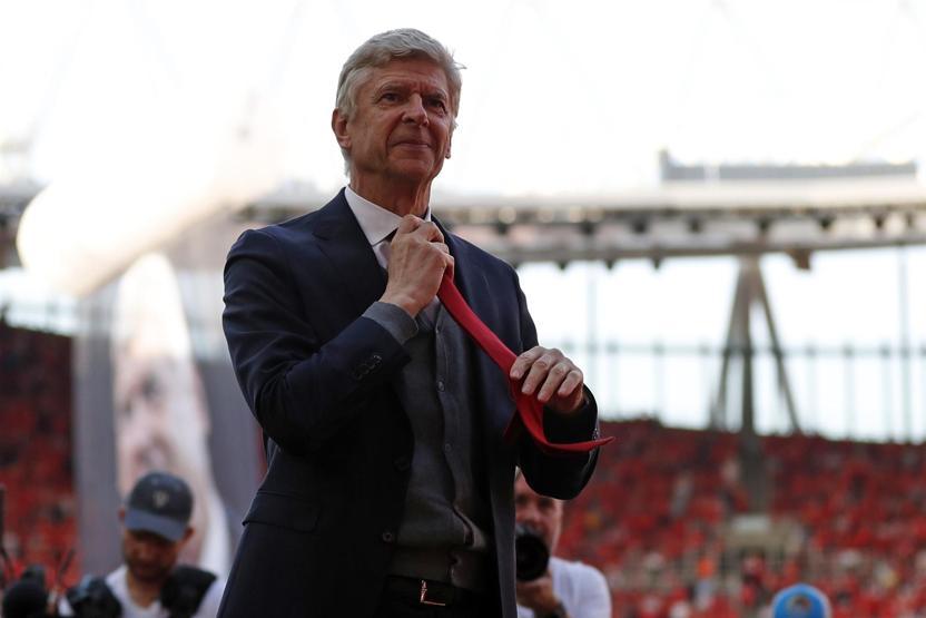 Maç bittiğinde Arsene Wenger kravatını çıkarttı ve...
