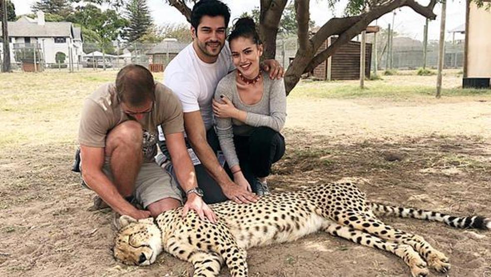 Fahriye Evcen ve Burak Özçivitin pozuna eleştiri