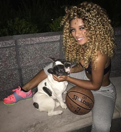 Jena Frumes Instagramı yıktı geçti
