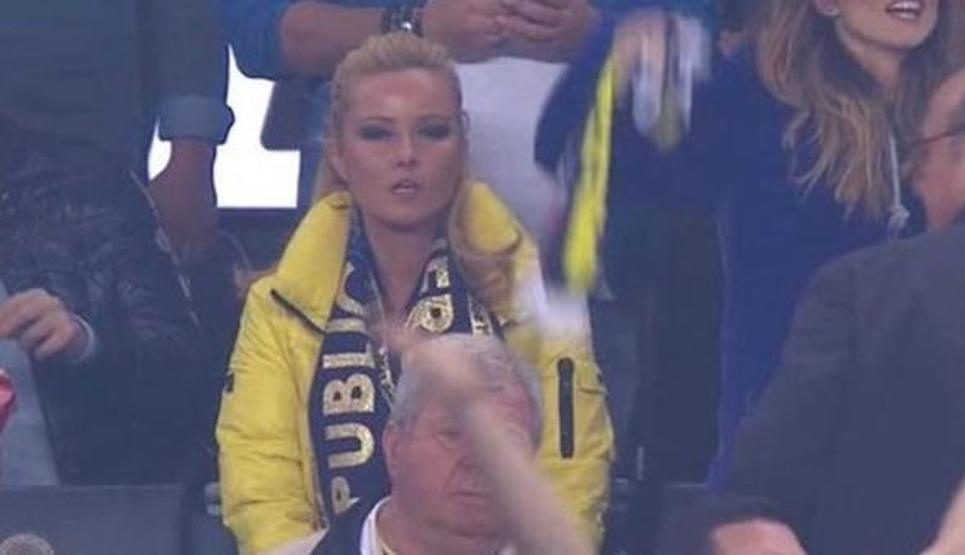 Beşiktaş taraftarından Müge Anlıya küfürlü tezahürat