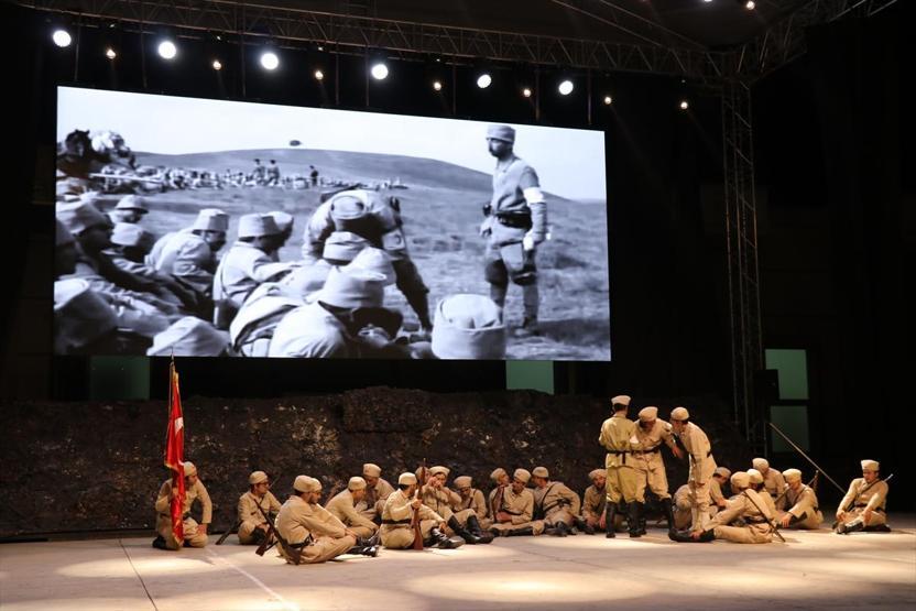 Liseli 120 öğrenciden Dumlupınar Müzikali