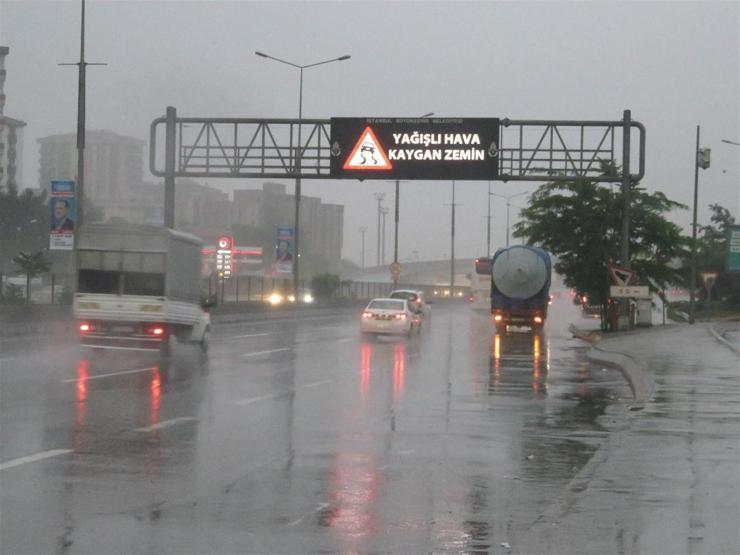 İstanbulda sağanak yağış