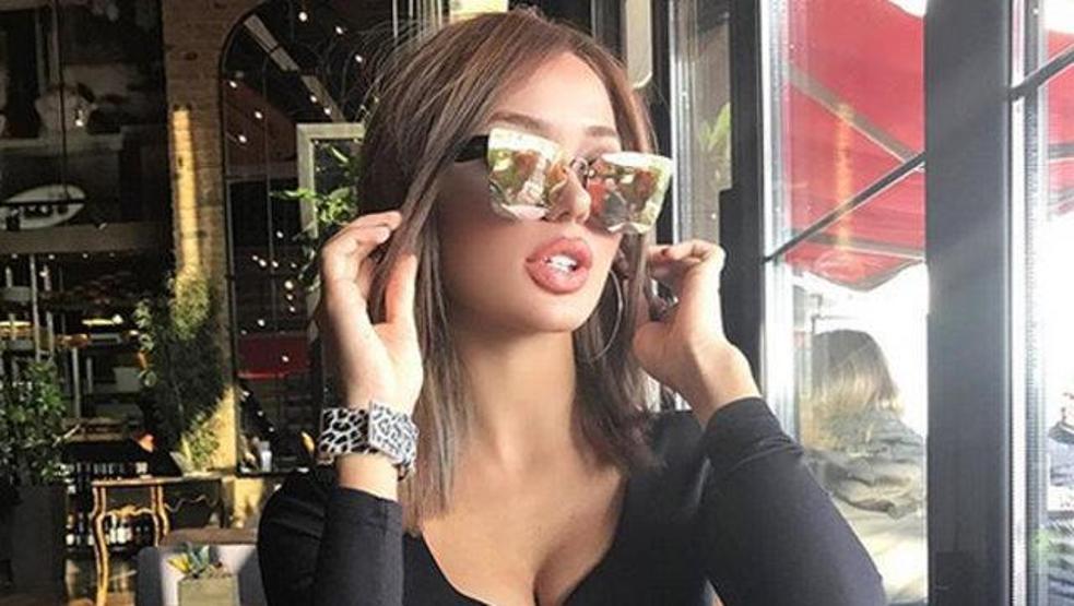 Cansu Taşkının dekoltesi geceye damga vurdu