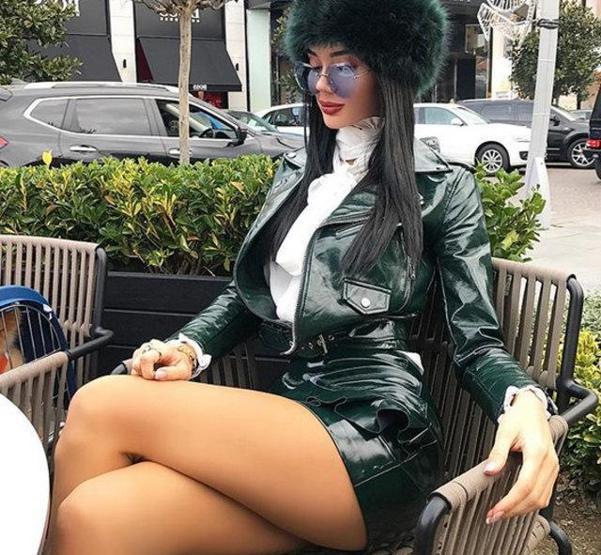 Cansu Taşkının dekoltesi geceye damga vurdu