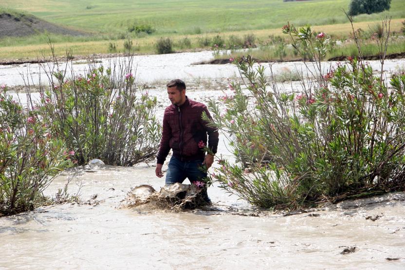 Son dakika... Şırnakta taşan dere 2 çocuğu alıp götürdü