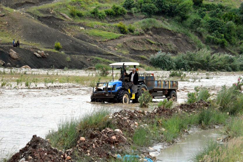 Son dakika... Şırnakta taşan dere 2 çocuğu alıp götürdü