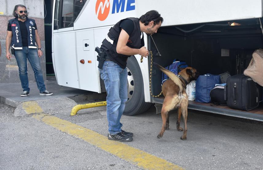 Antalyada 4 bin polisle huzur operasyonu