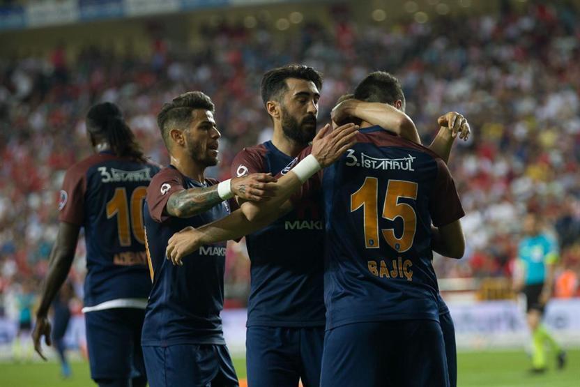Antalya kaçırdı Başakşehir attı
