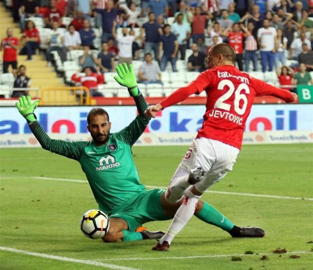 Antalya kaçırdı Başakşehir attı