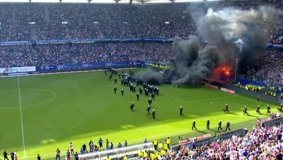 Hamburg 55 yıl sonra küme düştü