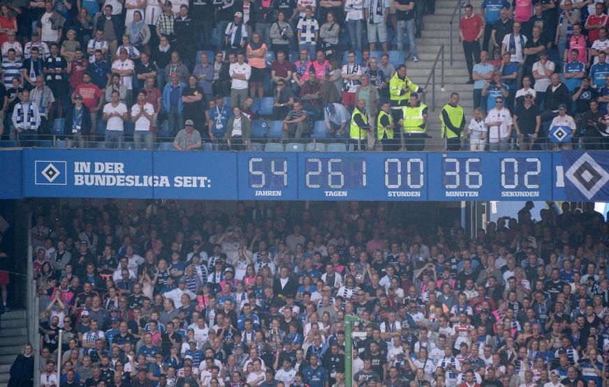 Hamburg 55 yıl sonra küme düştü