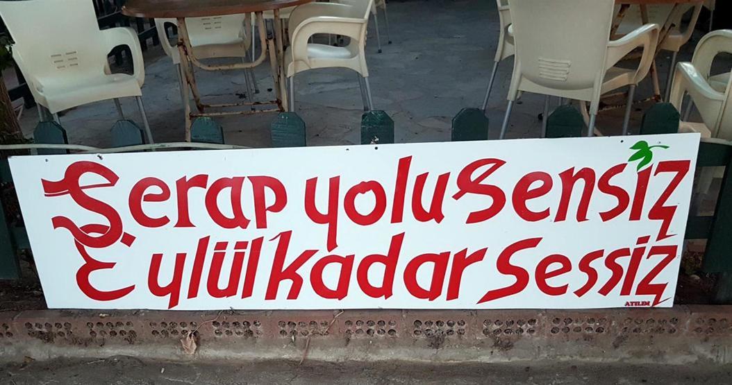 Pazarcı tezgahında kahkaha attıran etiketler