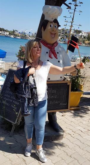 Pazarcı tezgahında kahkaha attıran etiketler