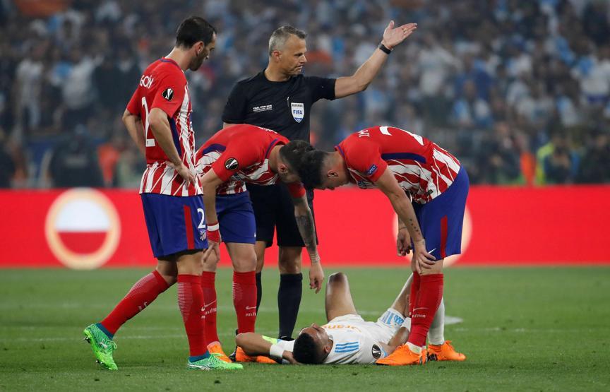 Griezmann, ağlayan Dimitri Payeti öperek teselli etti