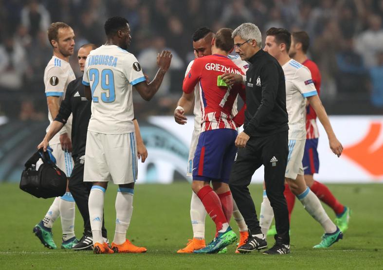 Griezmann, ağlayan Dimitri Payeti öperek teselli etti