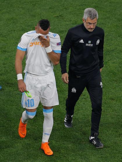 Griezmann, ağlayan Dimitri Payeti öperek teselli etti