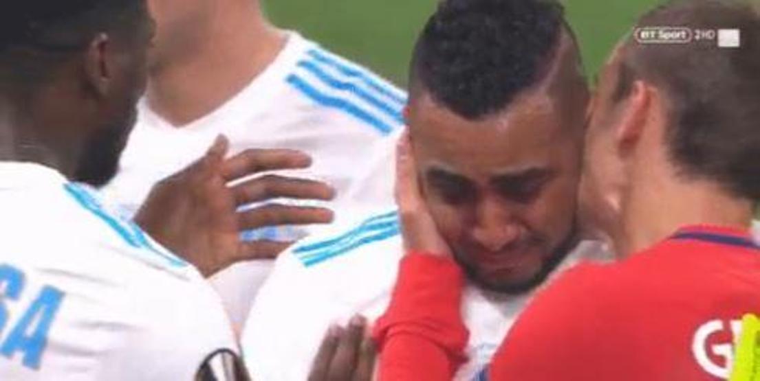 Griezmann, ağlayan Dimitri Payeti öperek teselli etti