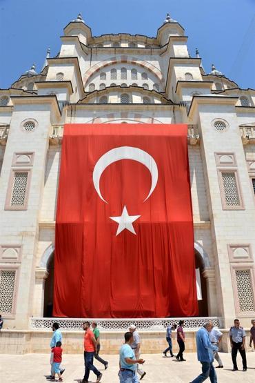 Türkiyenin en büyük camisinin sırları ve şifreleri