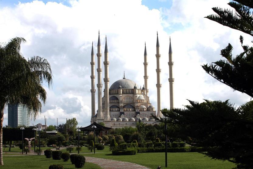 Türkiyenin en büyük camisinin sırları ve şifreleri