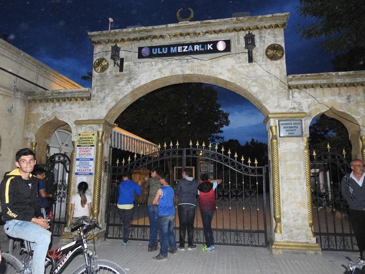 Gizemli kız neden hep aynı mezara gidiyordu