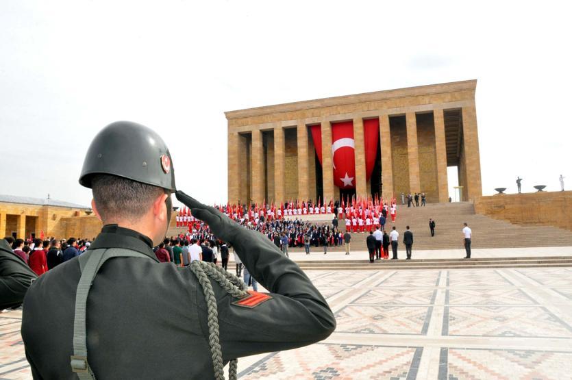 Anıtkabirde 19 Mayıs töreni