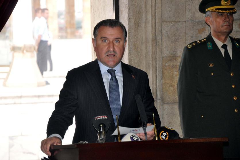Anıtkabirde 19 Mayıs töreni