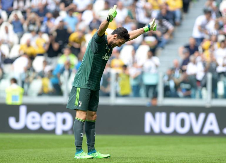Gianluigi Buffon gözyaşları içinde veda etti