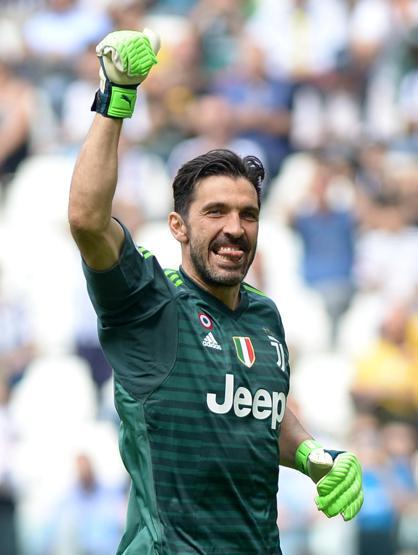 Gianluigi Buffon gözyaşları içinde veda etti