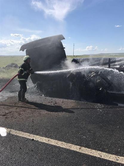 Kaza yapan petrol tankeri küle döndü