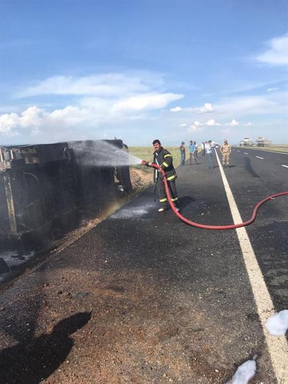 Kaza yapan petrol tankeri küle döndü