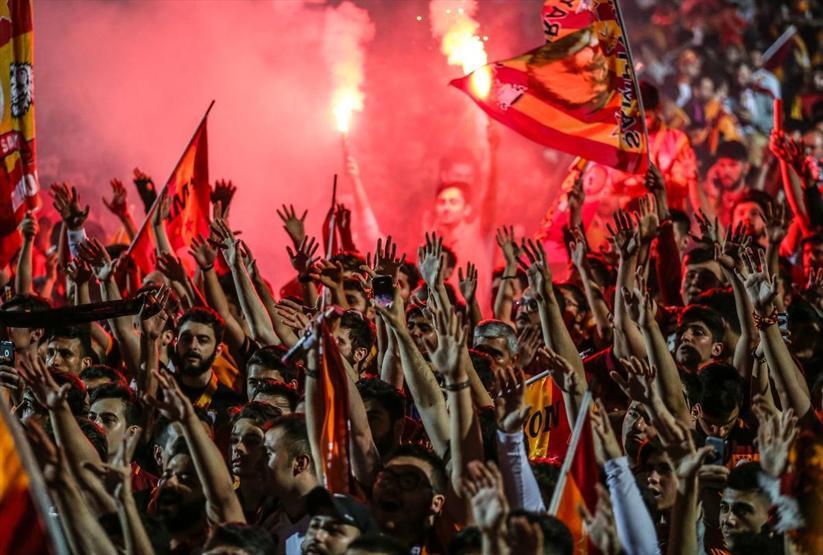 Galatasaray taraftarı şampiyonluk sonrası Floryaya akın etti