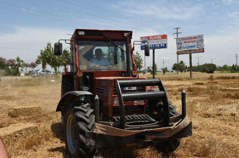 Muharrem İnce traktör sürüp saman balyaladı
