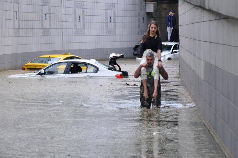 Son dakika... Ankarada şiddetli yağış. Alt geçitte mahsur kaldılar