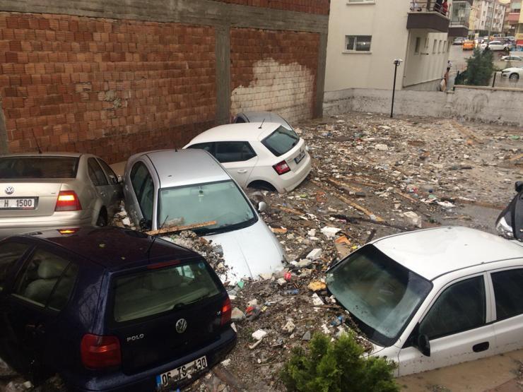 Son dakika... Ankarada şiddetli yağış. Alt geçitte mahsur kaldılar